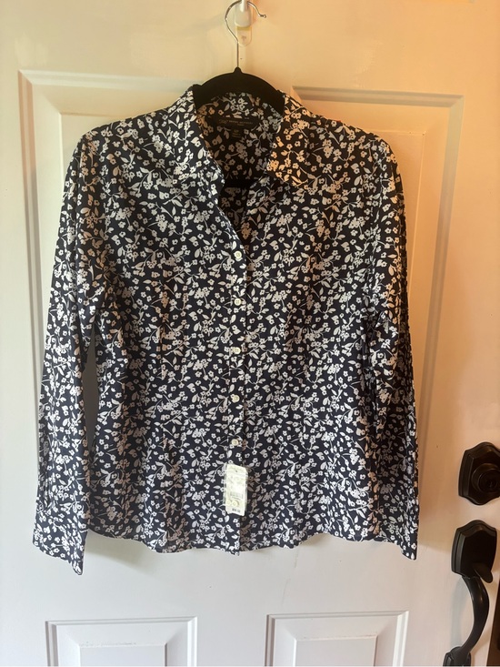 346 Brooks Brothers Tops - NWT Brooks Brothers 346 Petite Navy Floral Button Down Shirt 12P